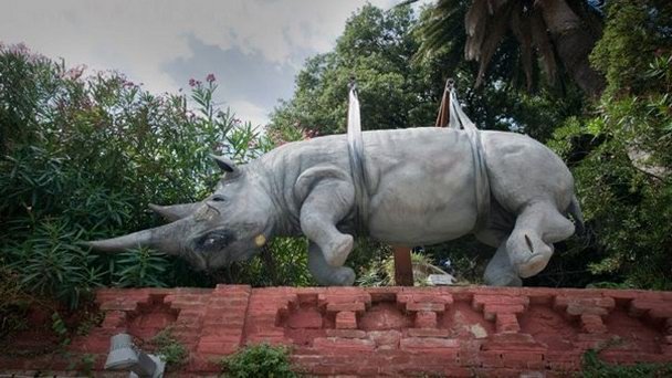 Памятник "Висящий носорог"