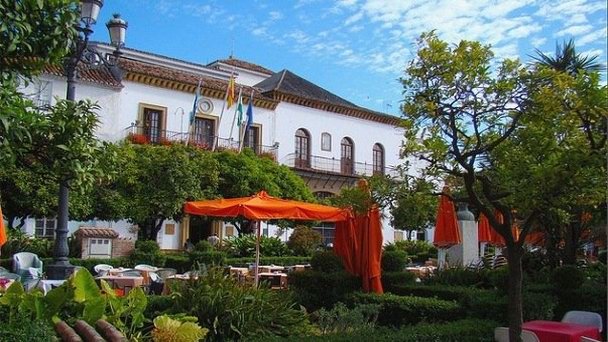 Апельсиновая площадь La Plaza de los Naranjos