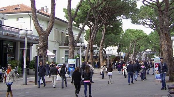Улица Viale Ceccarini