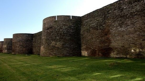 Крепостная стена Луго