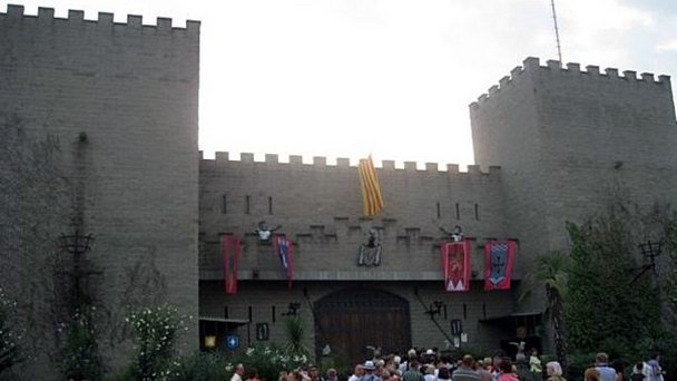 Средневековый замок графа Вальтордер