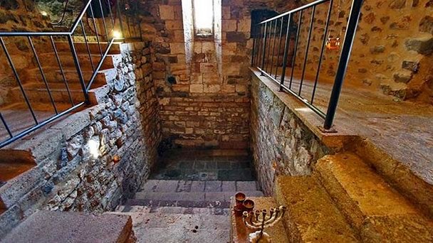 Средневековая еврейская баня Миква