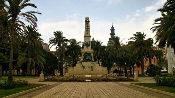 Памятник героям Кавите и Сантьяго-де-Кубы
